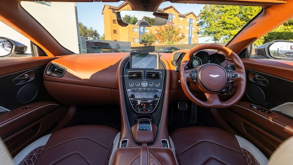 Used Aston Martin DBS 2019 for sale - 76218375: Photo 10