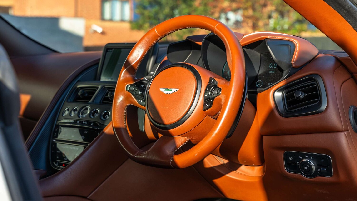 Used Aston Martin DBS 2019 for sale - 76218375: Photo 11