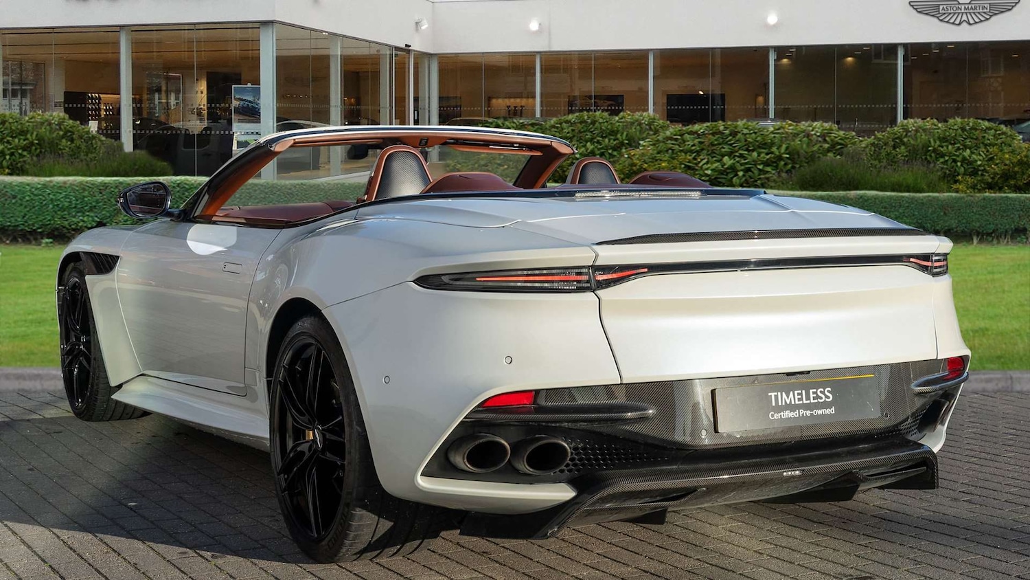 Used Aston Martin DBS 2019 for sale - 76218375: Photo 2