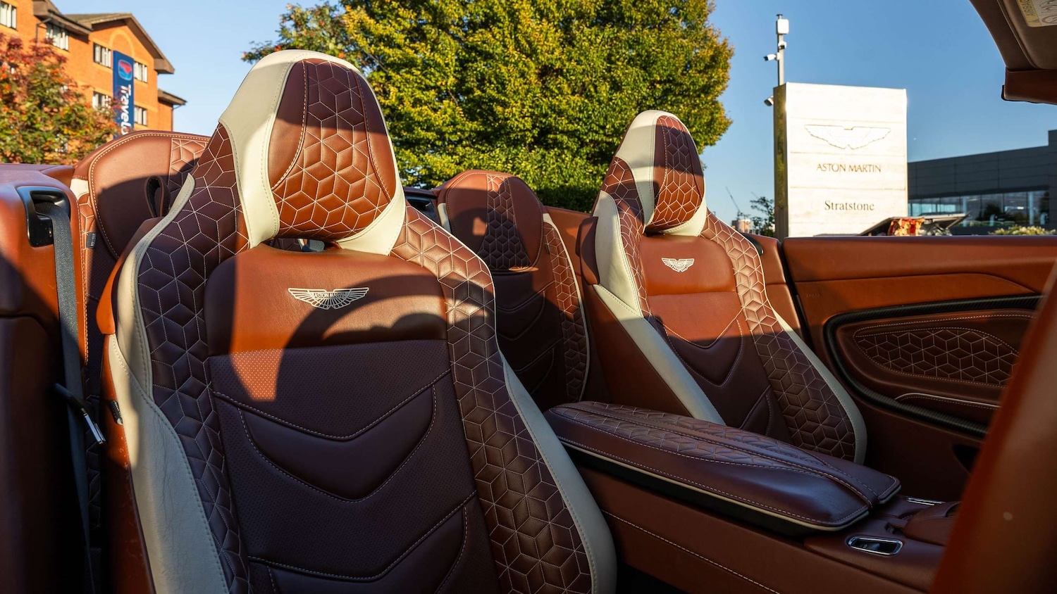 Used Aston Martin DBS 2019 for sale - 76218375: Photo 22