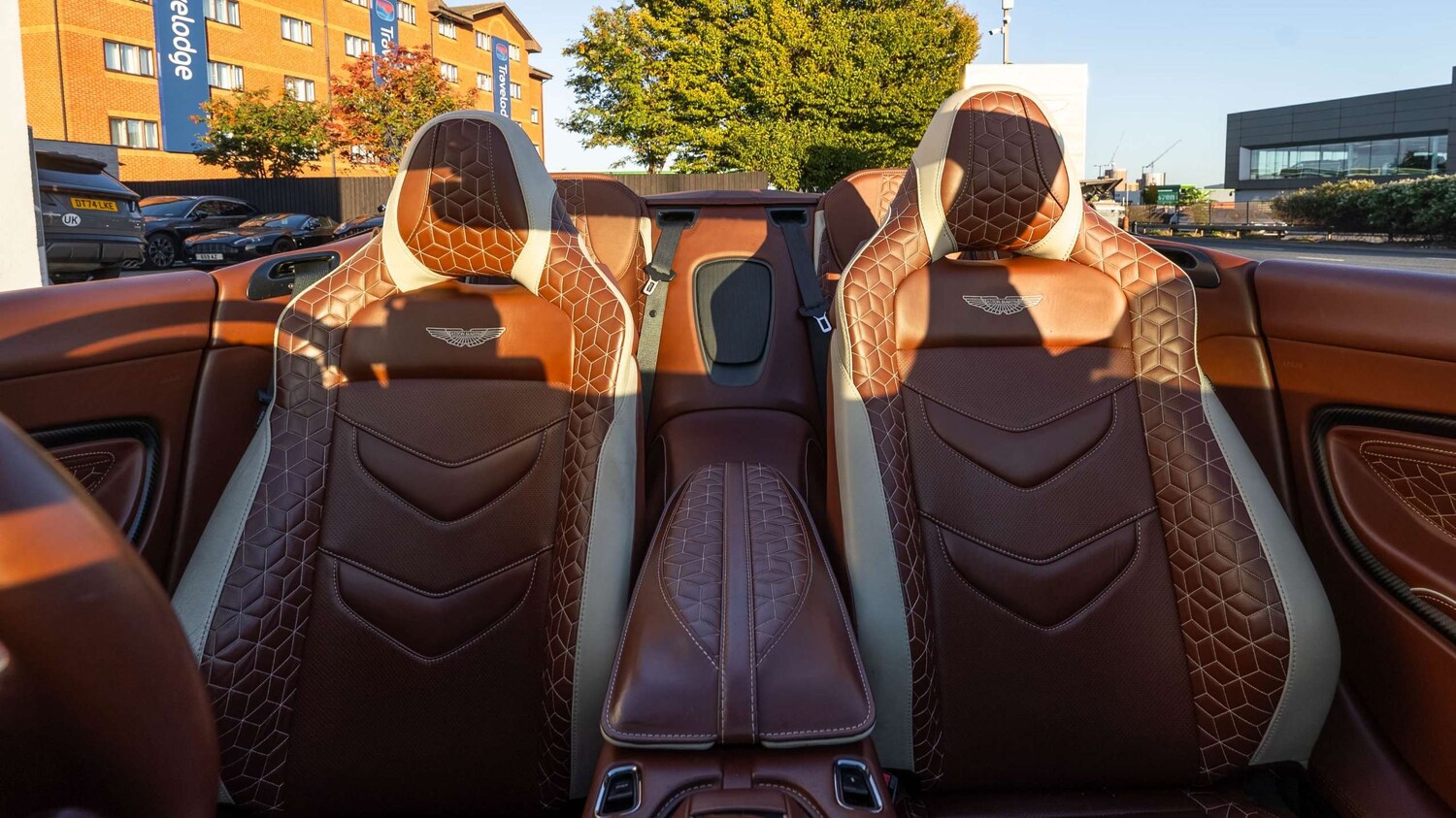 Used Aston Martin DBS 2019 for sale - 76218375: Photo 23