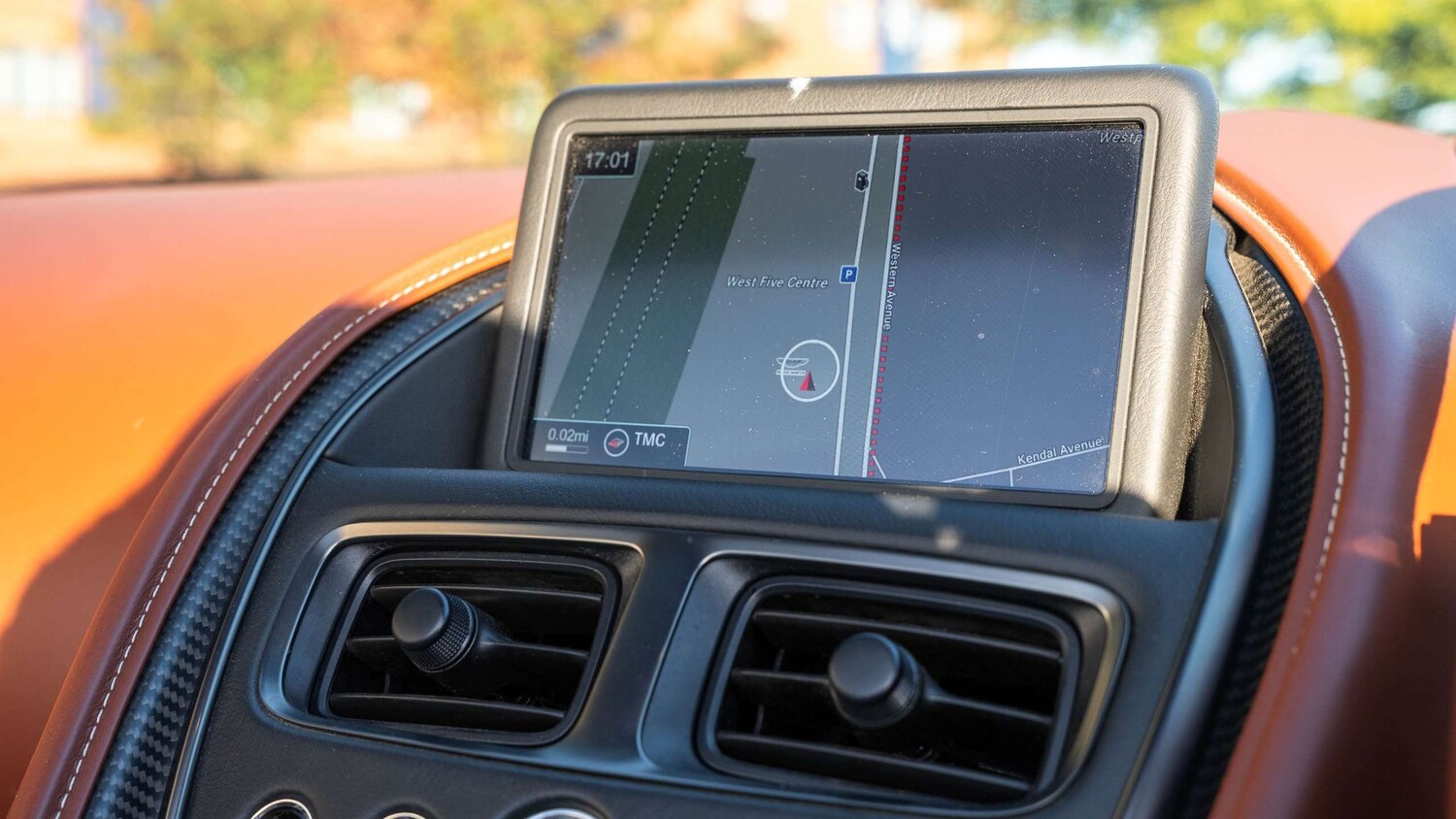 Used Aston Martin DBS 2019 for sale - 76218375: Photo 27