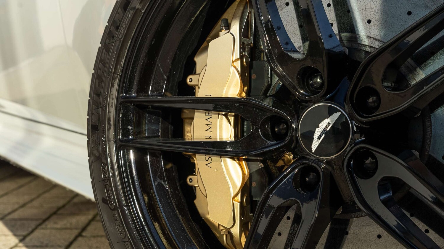 Used Aston Martin DBS 2019 for sale - 76218375: Photo 28