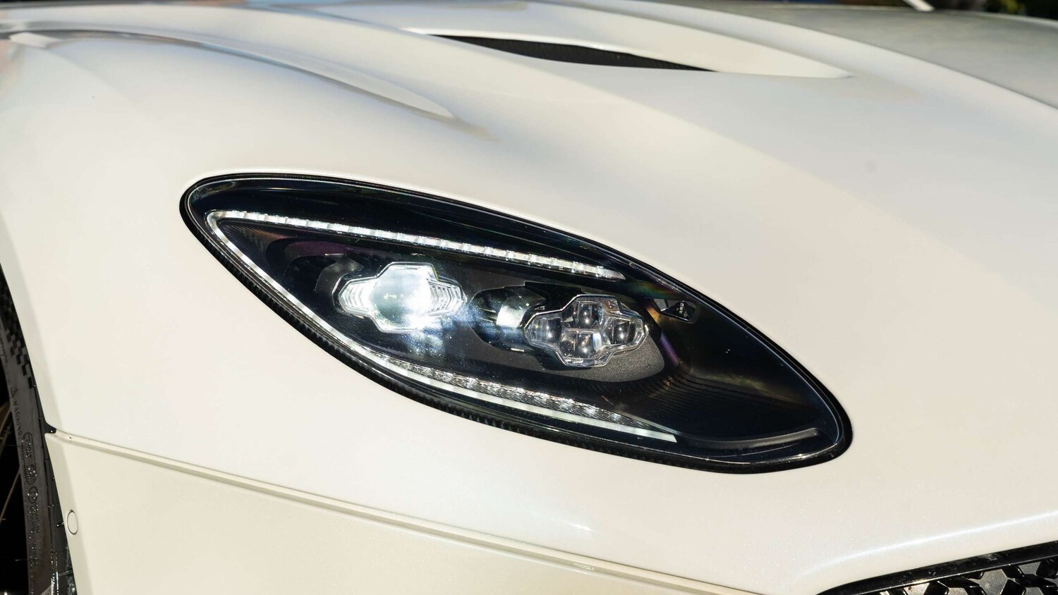 Used Aston Martin DBS 2019 for sale - 76218375: Photo 29