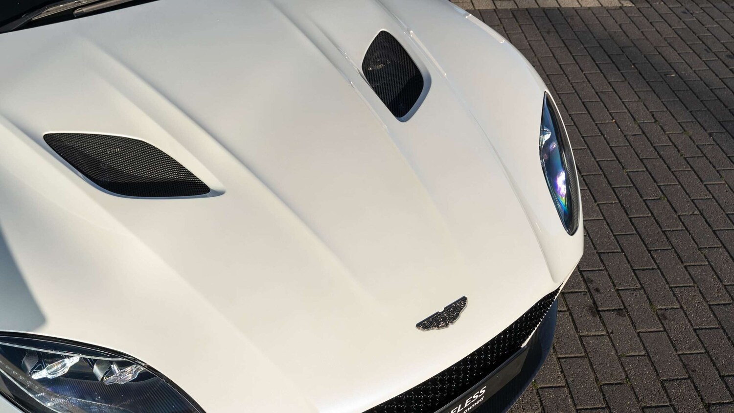 Used Aston Martin DBS 2019 for sale - 76218375: Photo 32