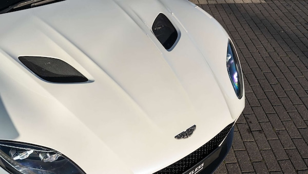 Used Aston Martin DBS 2019 for sale - 76218375: Photo 32