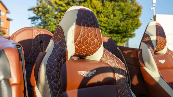 Used Aston Martin DBS 2019 for sale - 76218375: Photo 5