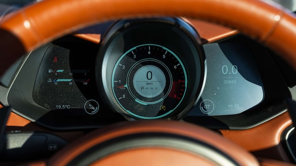 Used Aston Martin DBS 2019 for sale - 76218375: Photo 6
