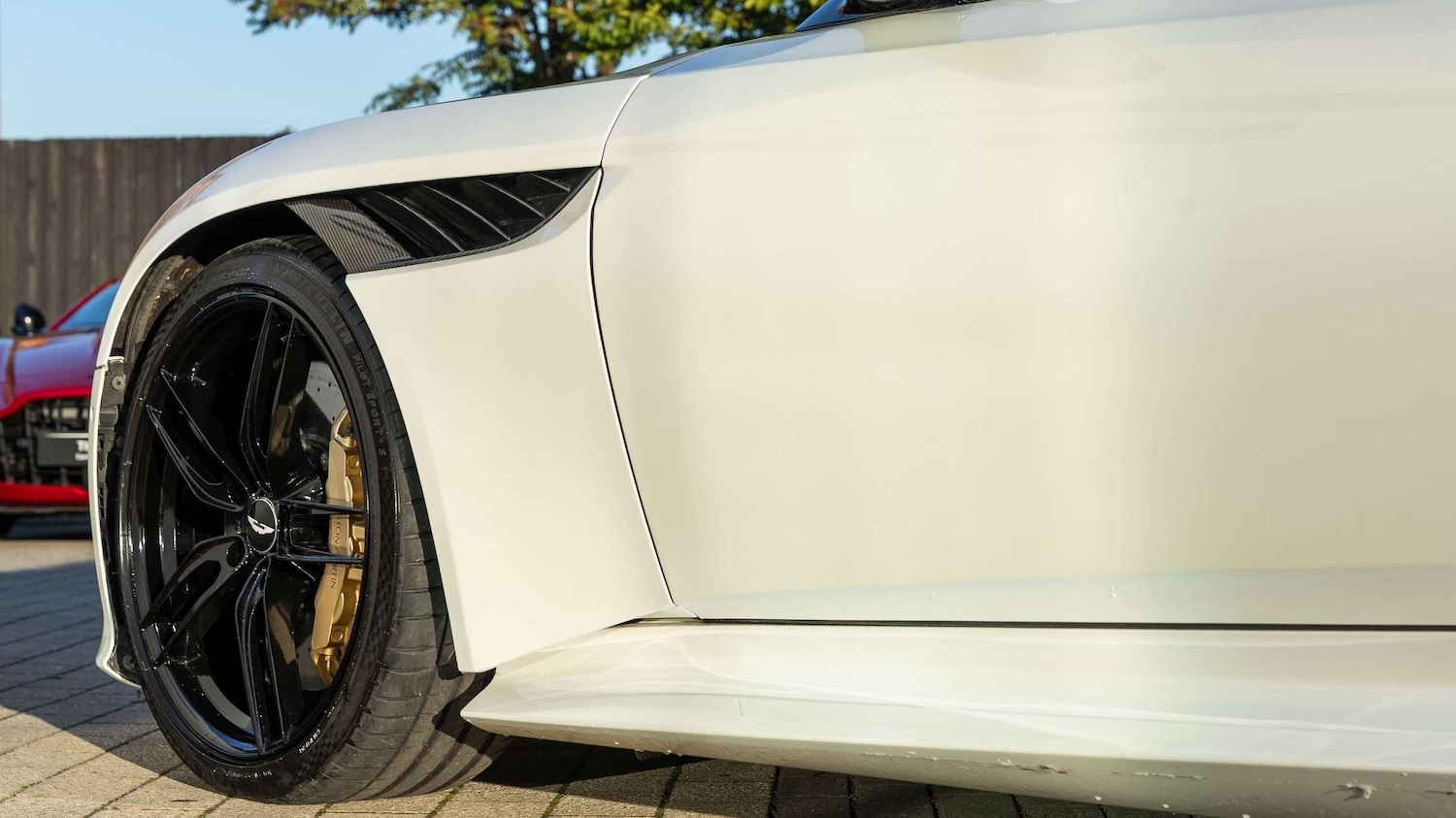 Used Aston Martin DBS 2019 for sale - 76218375: Photo 9