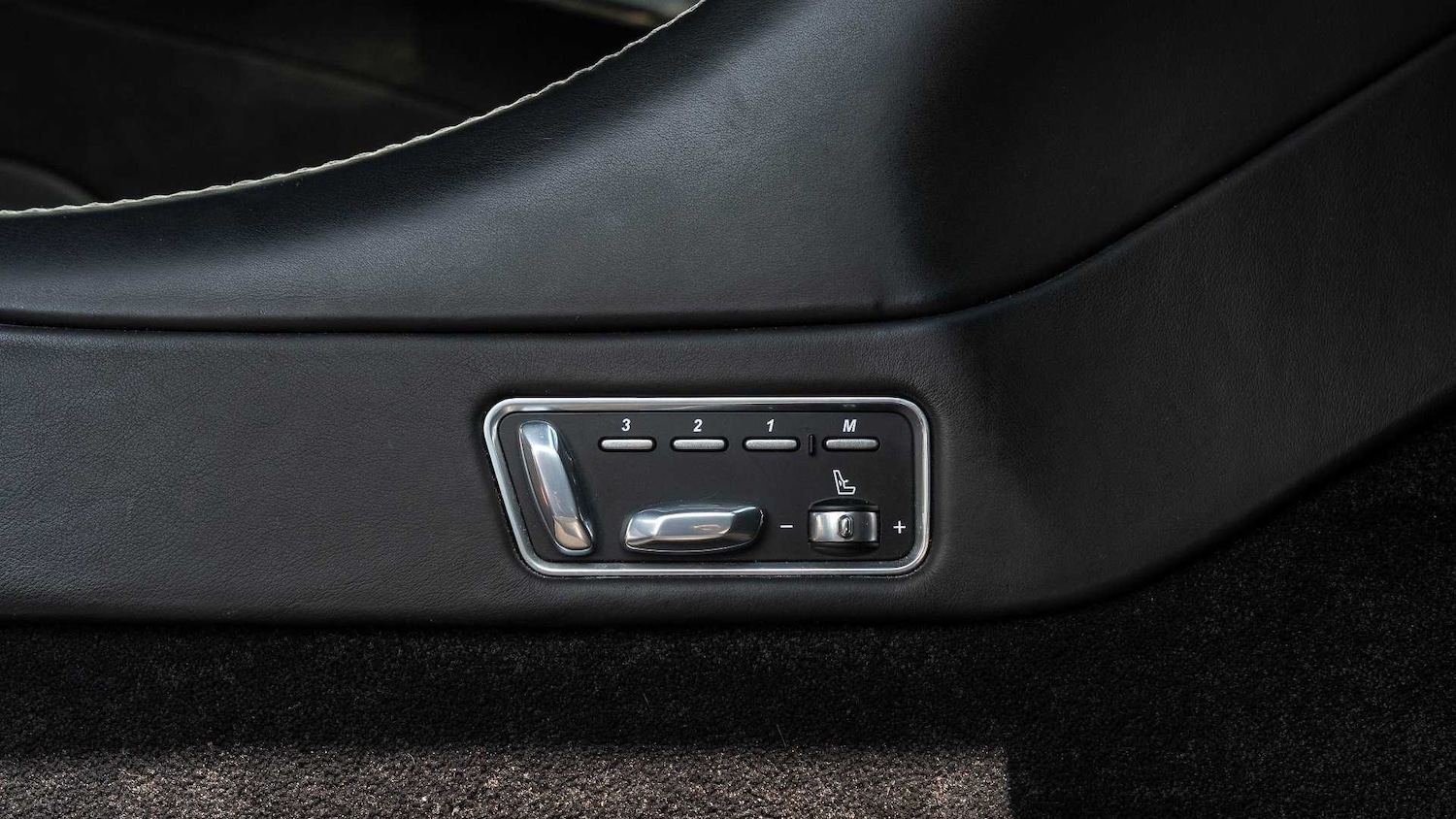 Used Aston Martin Vanquish 2013 for sale - 76351577: Photo 26