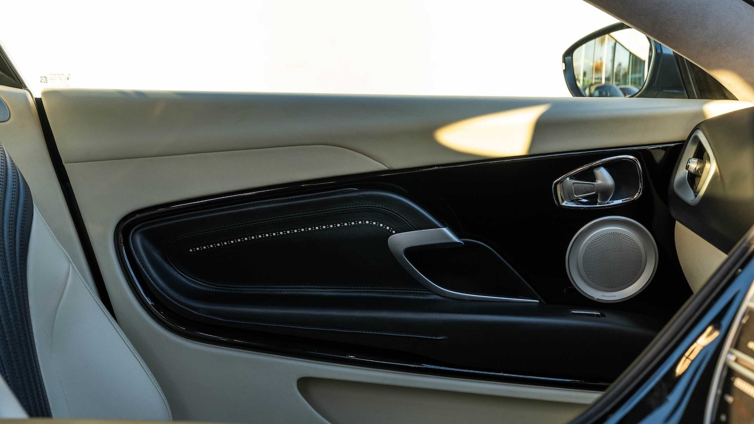 Used Aston Martin DB11 2017 for sale - 76827498: Photo 11