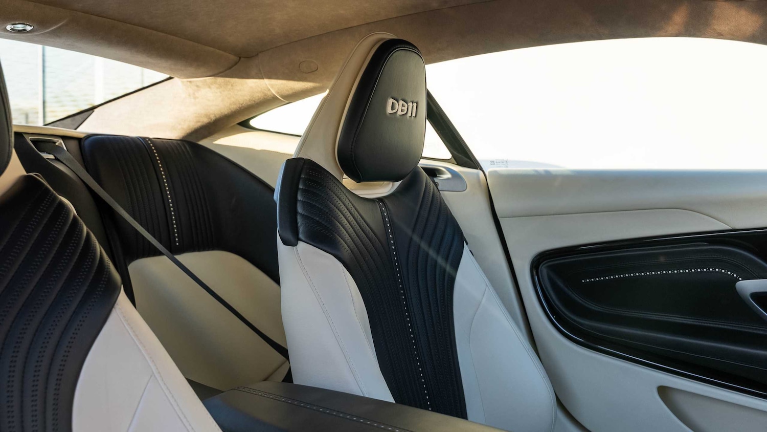 Used Aston Martin DB11 2017 for sale - 76827498: Photo 12