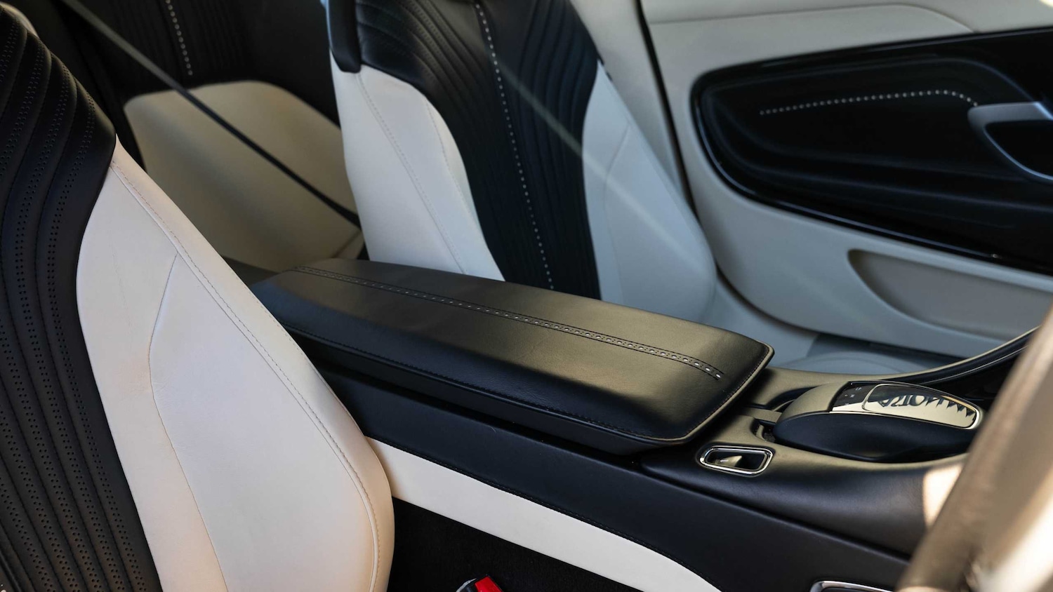 Used Aston Martin DB11 2017 for sale - 76827498: Photo 13