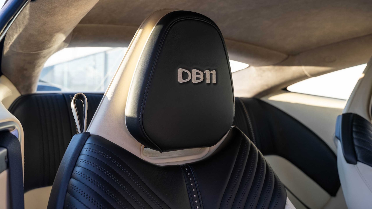 Used Aston Martin DB11 2017 for sale - 76827498: Photo 14