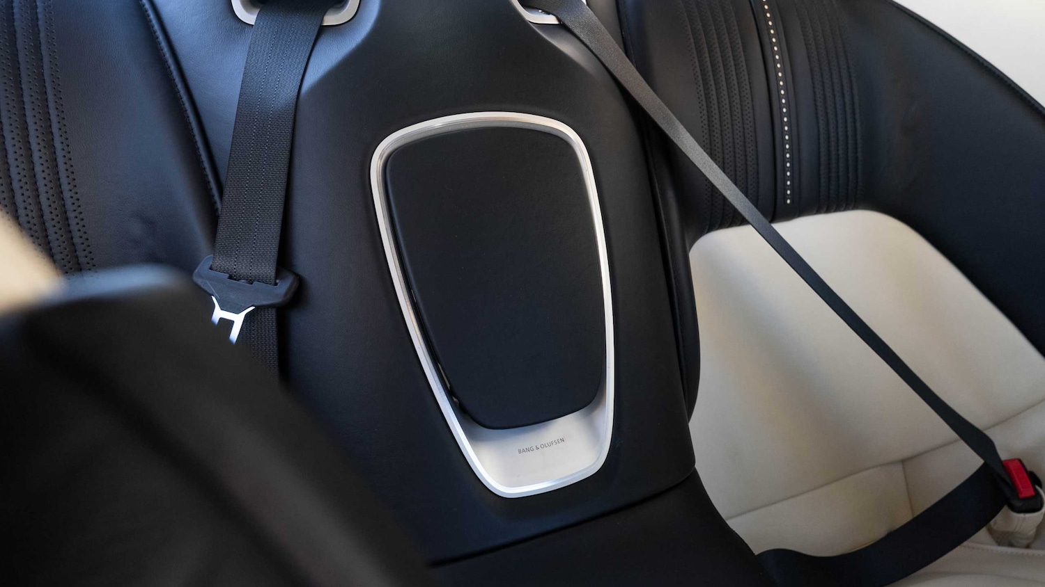 Used Aston Martin DB11 2017 for sale - 76827498: Photo 15