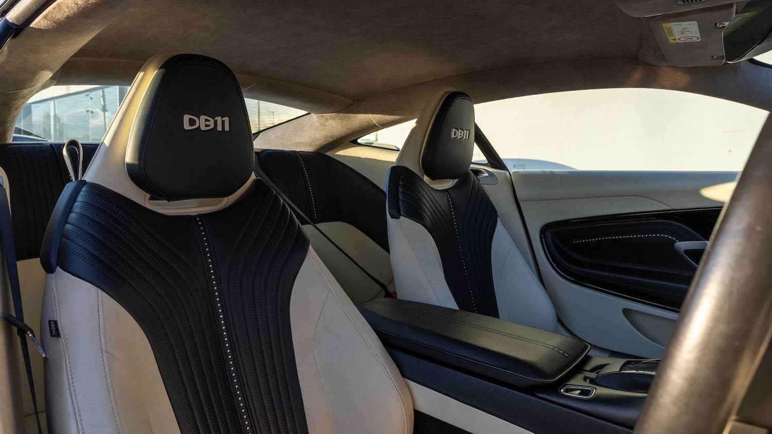 Used Aston Martin DB11 2017 for sale - 76827498: Photo 17