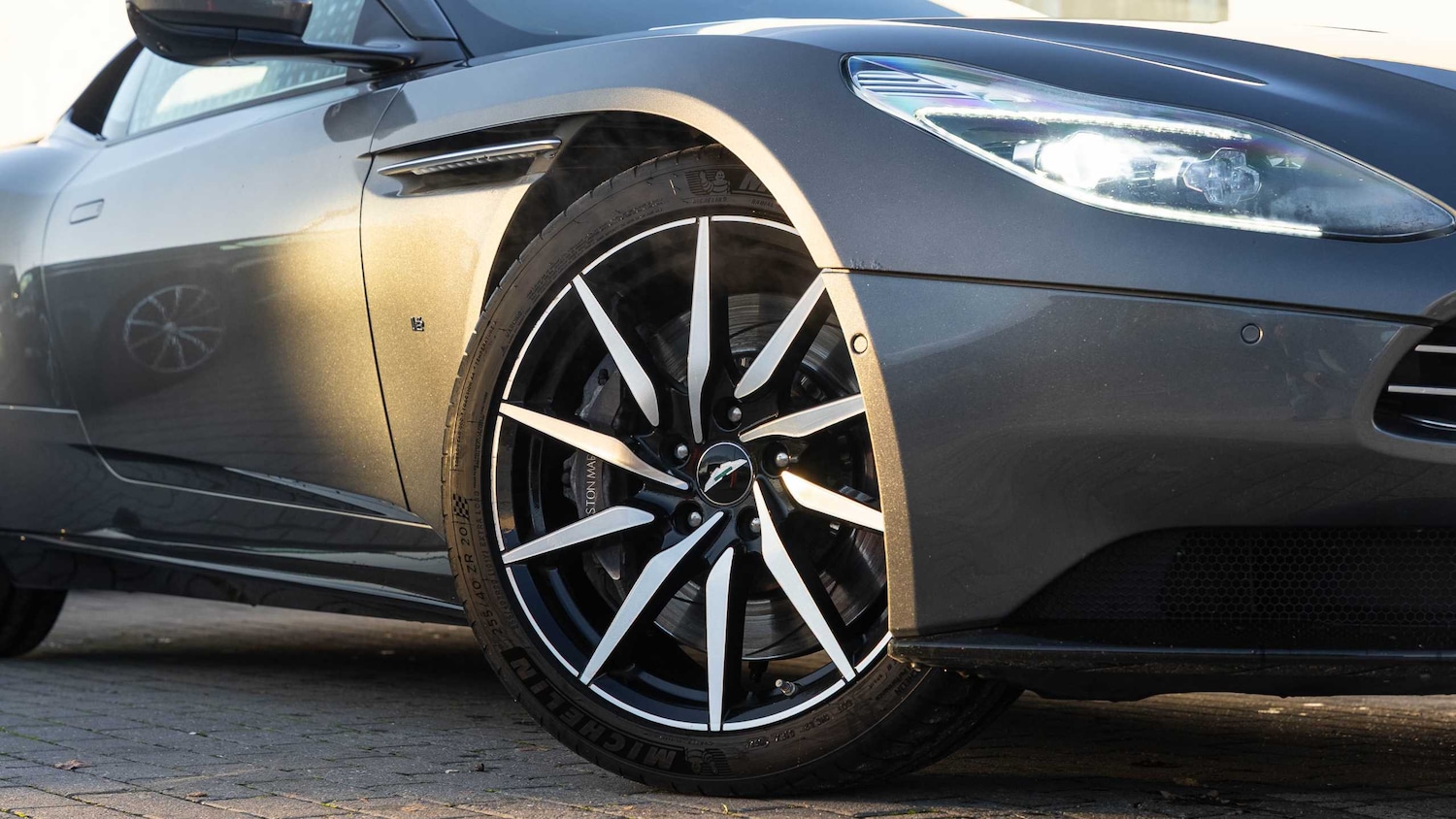 Used Aston Martin DB11 2017 for sale - 76827498: Photo 21