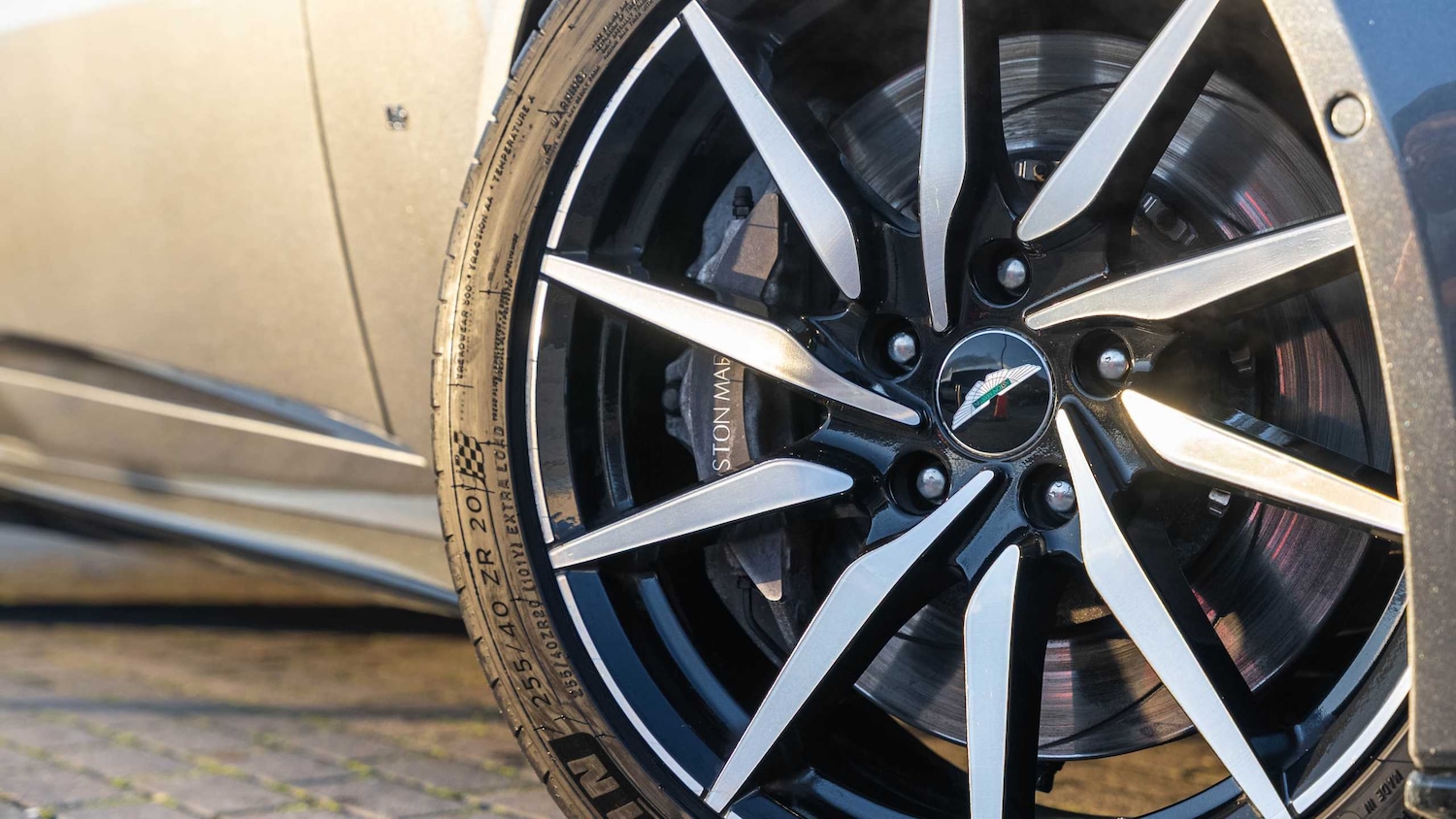 Used Aston Martin DB11 2017 for sale - 76827498: Photo 22