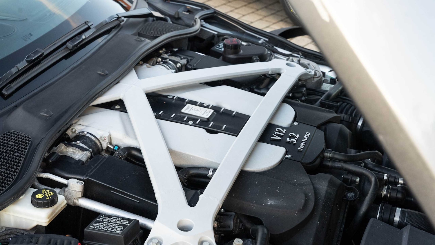 Used Aston Martin DB11 2017 for sale - 76827498: Photo 23