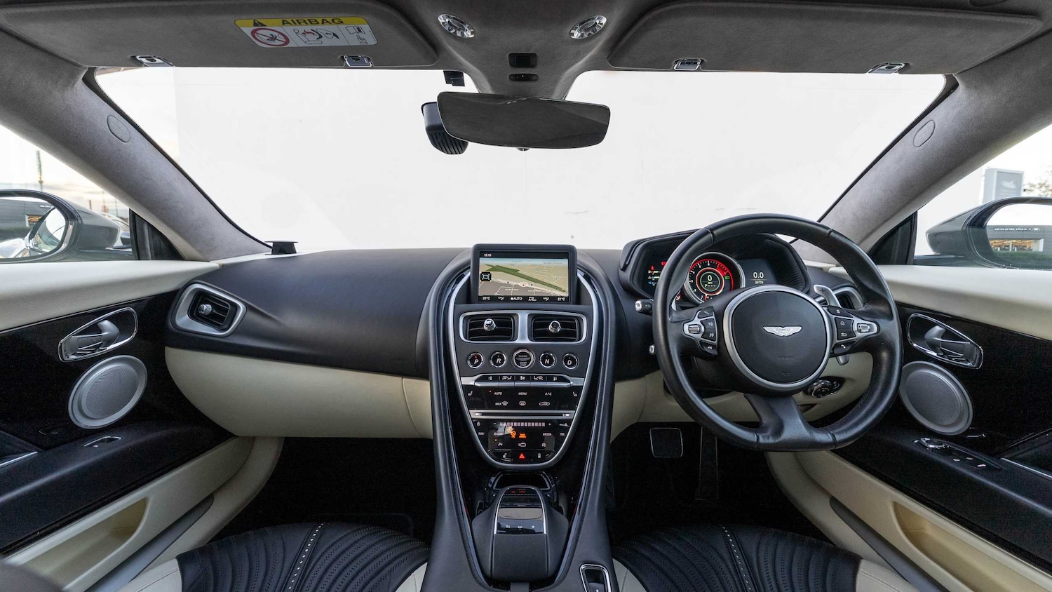 Used Aston Martin DB11 2017 for sale - 76827498: Photo 28