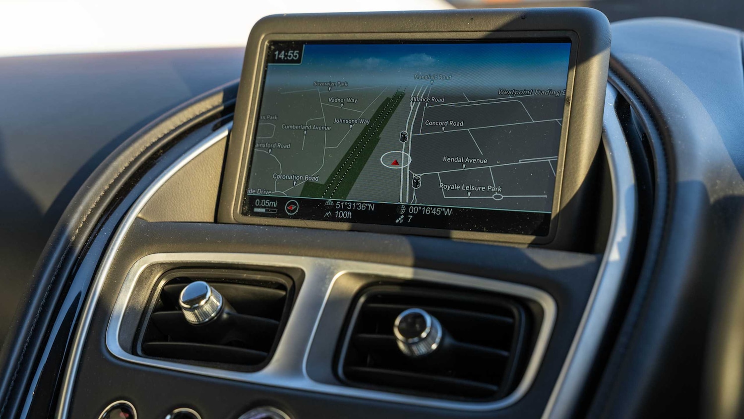 Used Aston Martin DB11 2017 for sale - 76827498: Photo 3