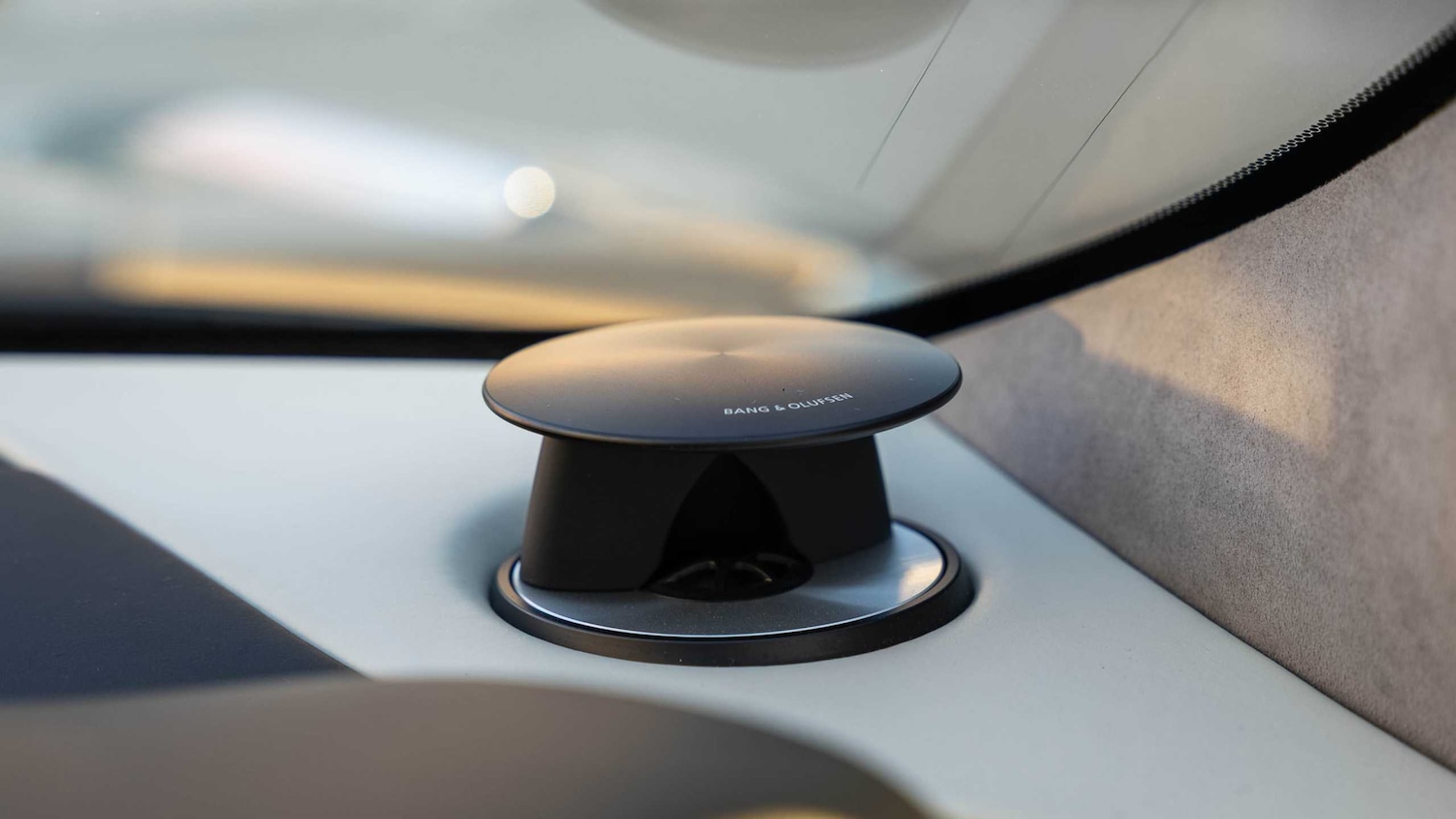 Used Aston Martin DB11 2017 for sale - 76827498: Photo 4