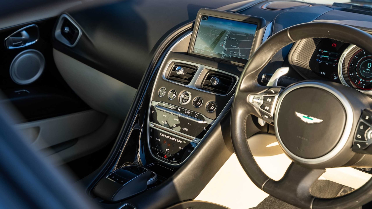 Used Aston Martin DB11 2017 for sale - 76827498: Photo 9