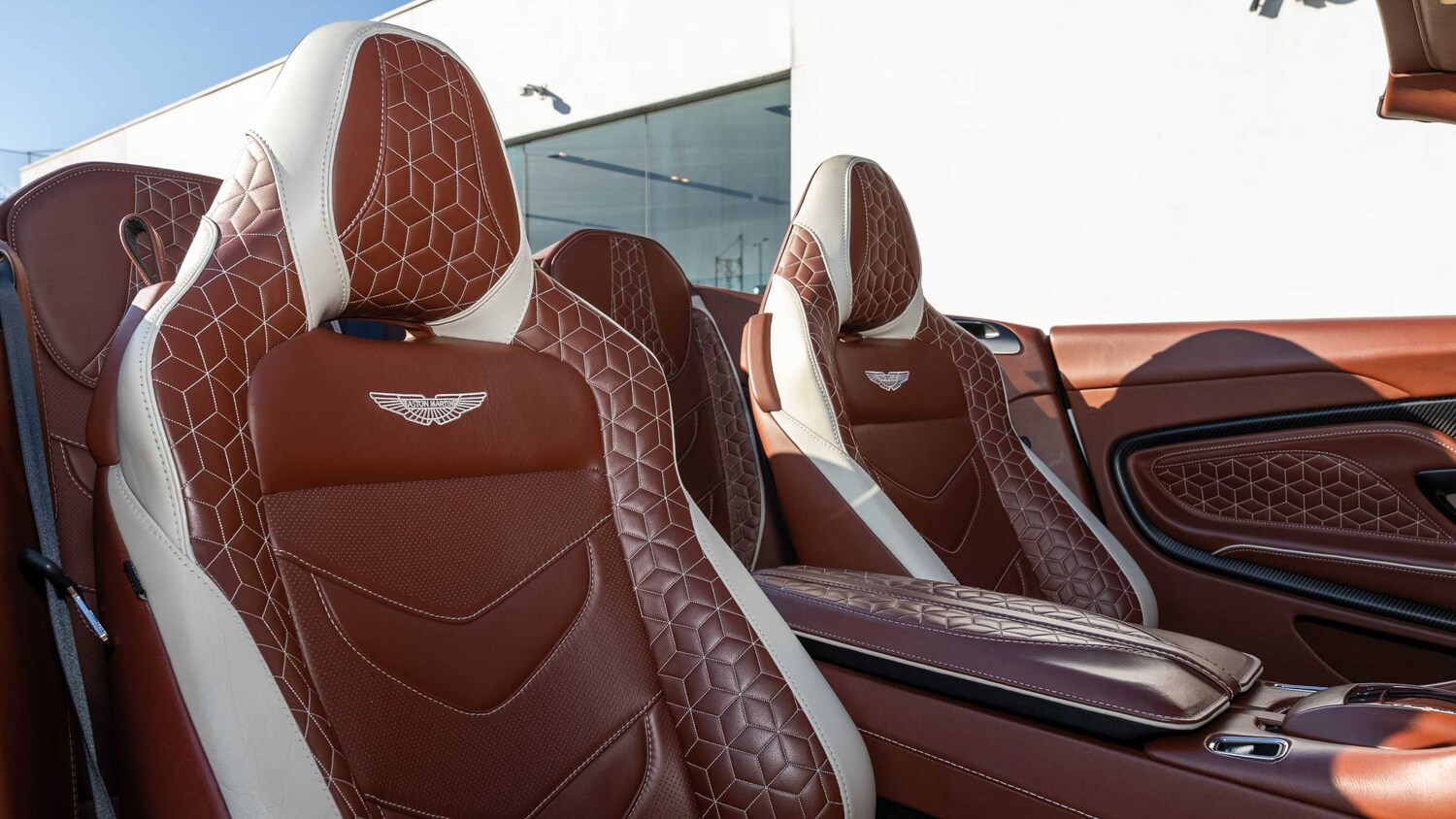 Used Aston Martin DBS 2019 for sale - 78010326: Photo 12