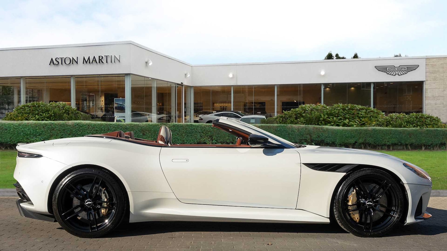 Used Aston Martin DBS 2019 for sale - 78010326: Photo 13