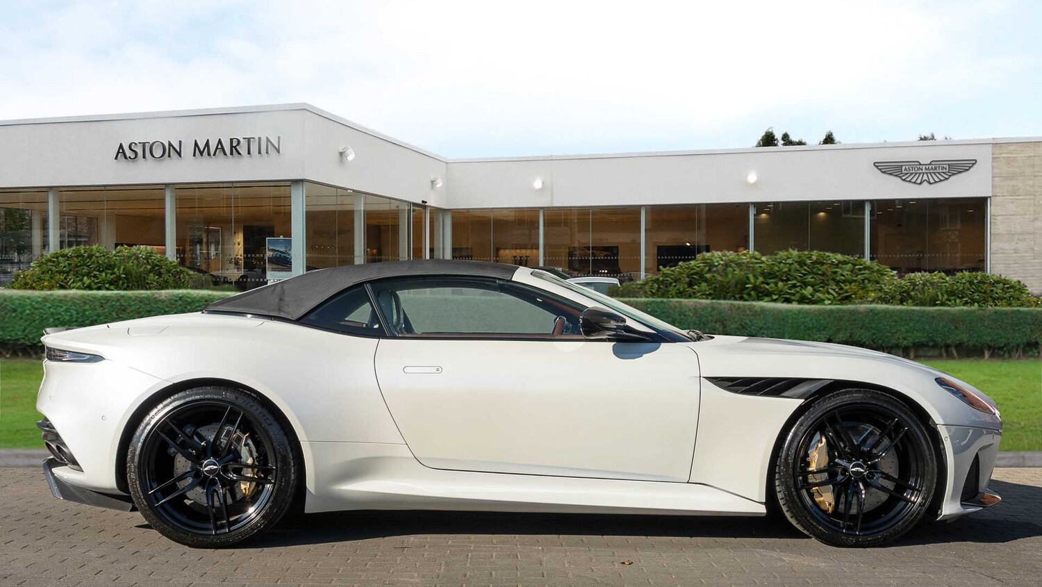 Used Aston Martin DBS 2019 for sale - 78010326: Photo 17