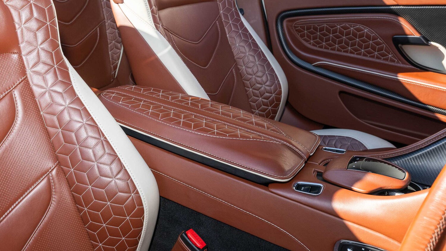 Used Aston Martin DBS 2019 for sale - 78010326: Photo 25