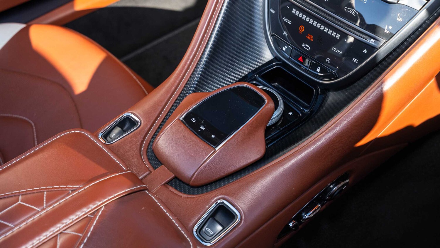 Used Aston Martin DBS 2019 for sale - 78010326: Photo 26