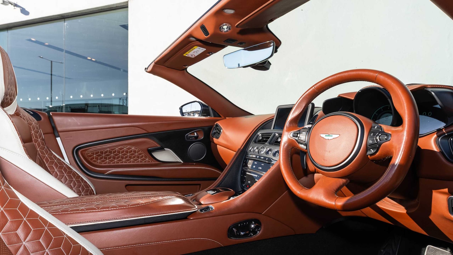 Used Aston Martin DBS 2019 for sale - 78010326: Photo 3