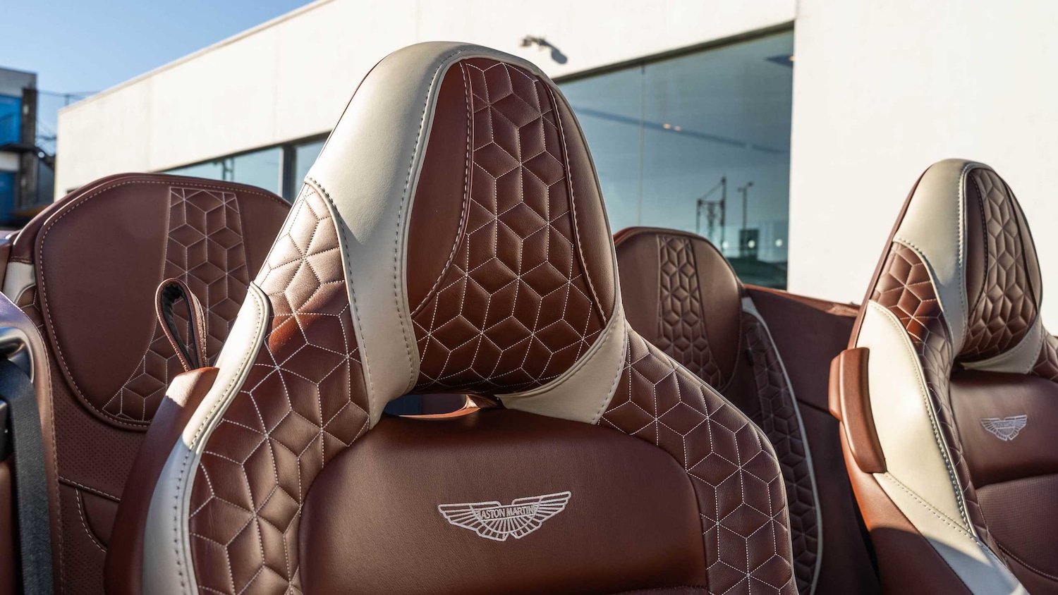 Used Aston Martin DBS 2019 for sale - 78010326: Photo 5