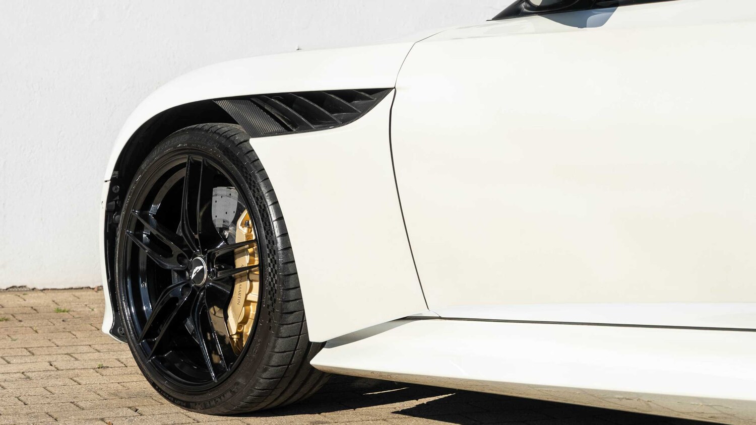 Used Aston Martin DBS 2019 for sale - 78010326: Photo 9