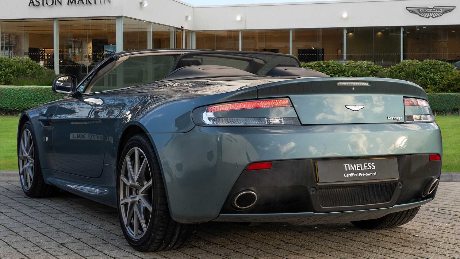 Used Aston Martin Vantage 2015 for sale - 76843019: Photo 2