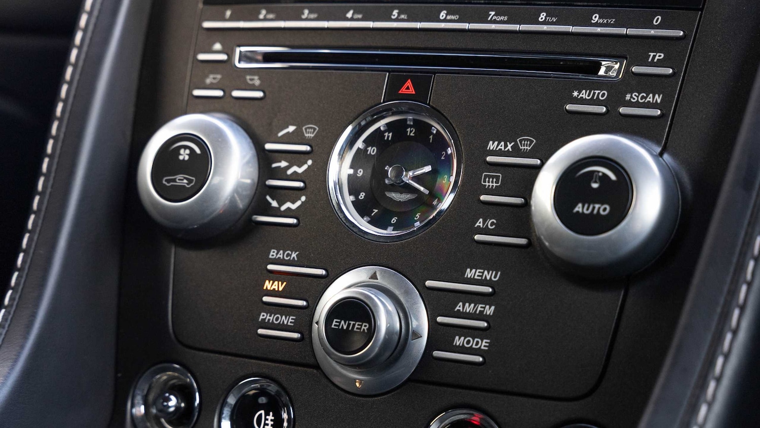 Used Aston Martin Vantage 2015 for sale - 76843019: Photo 22