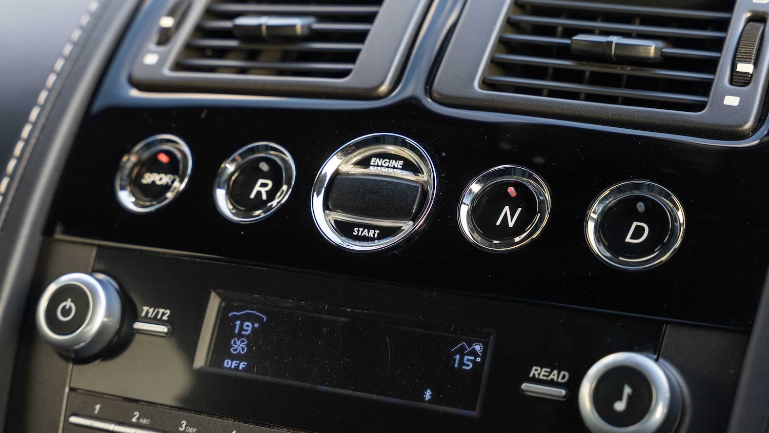 Used Aston Martin Vantage 2015 for sale - 76843019: Photo 23