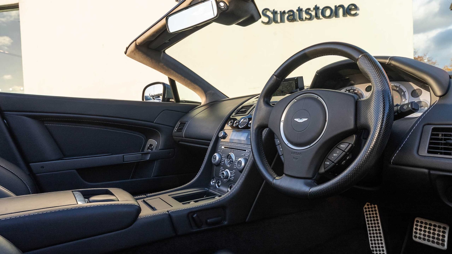 Used Aston Martin Vantage 2015 for sale - 76843019: Photo 3