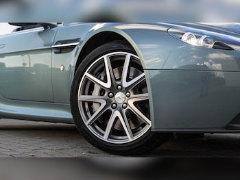 Used Aston Martin Vantage 2015 for sale - 76843019: Photo