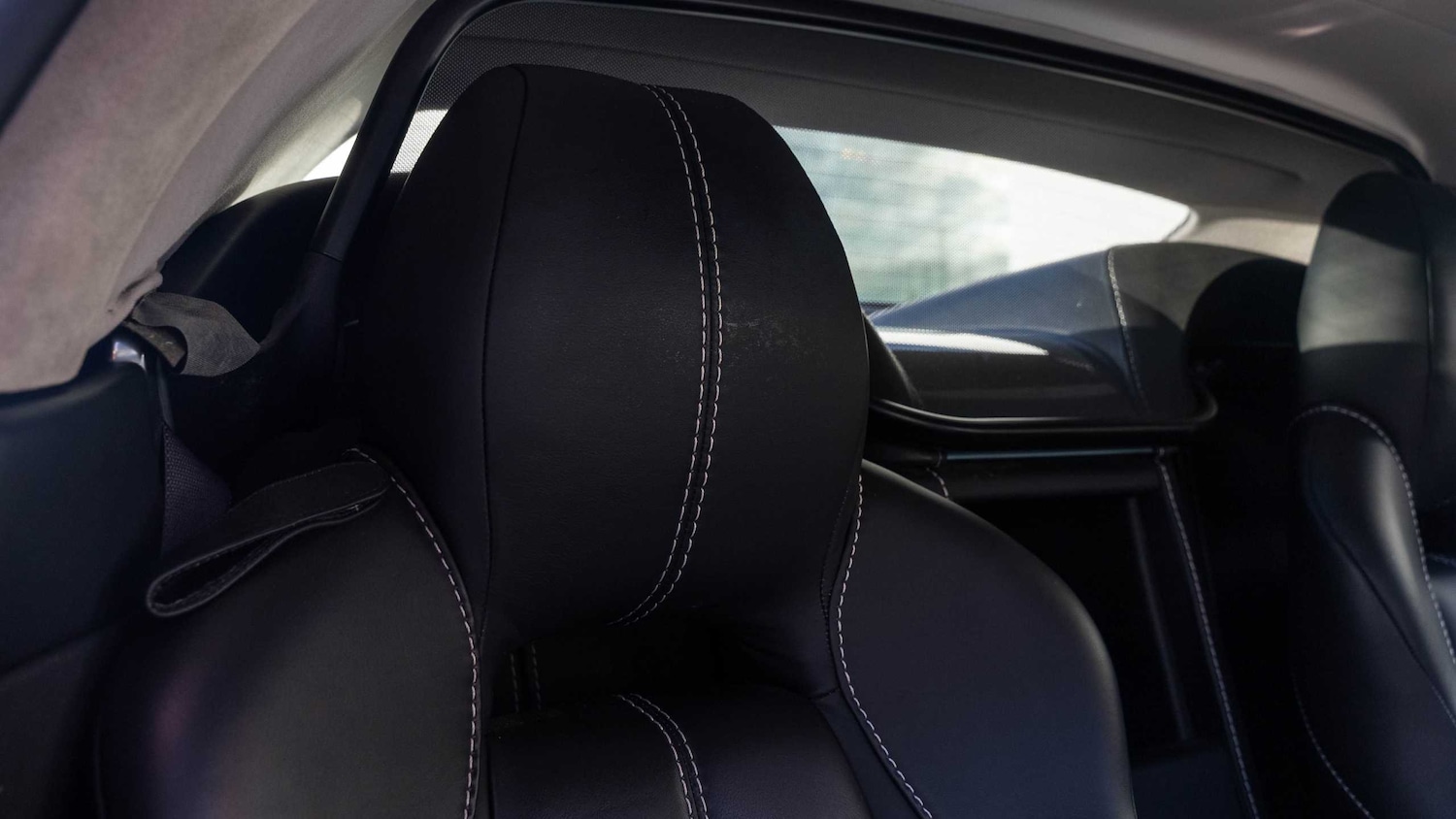 Used Aston Martin Vantage 2015 for sale - 76843019: Photo 5