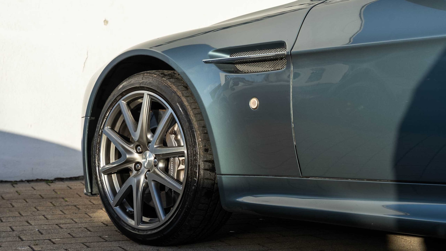 Used Aston Martin Vantage 2015 for sale - 76843019: Photo 9