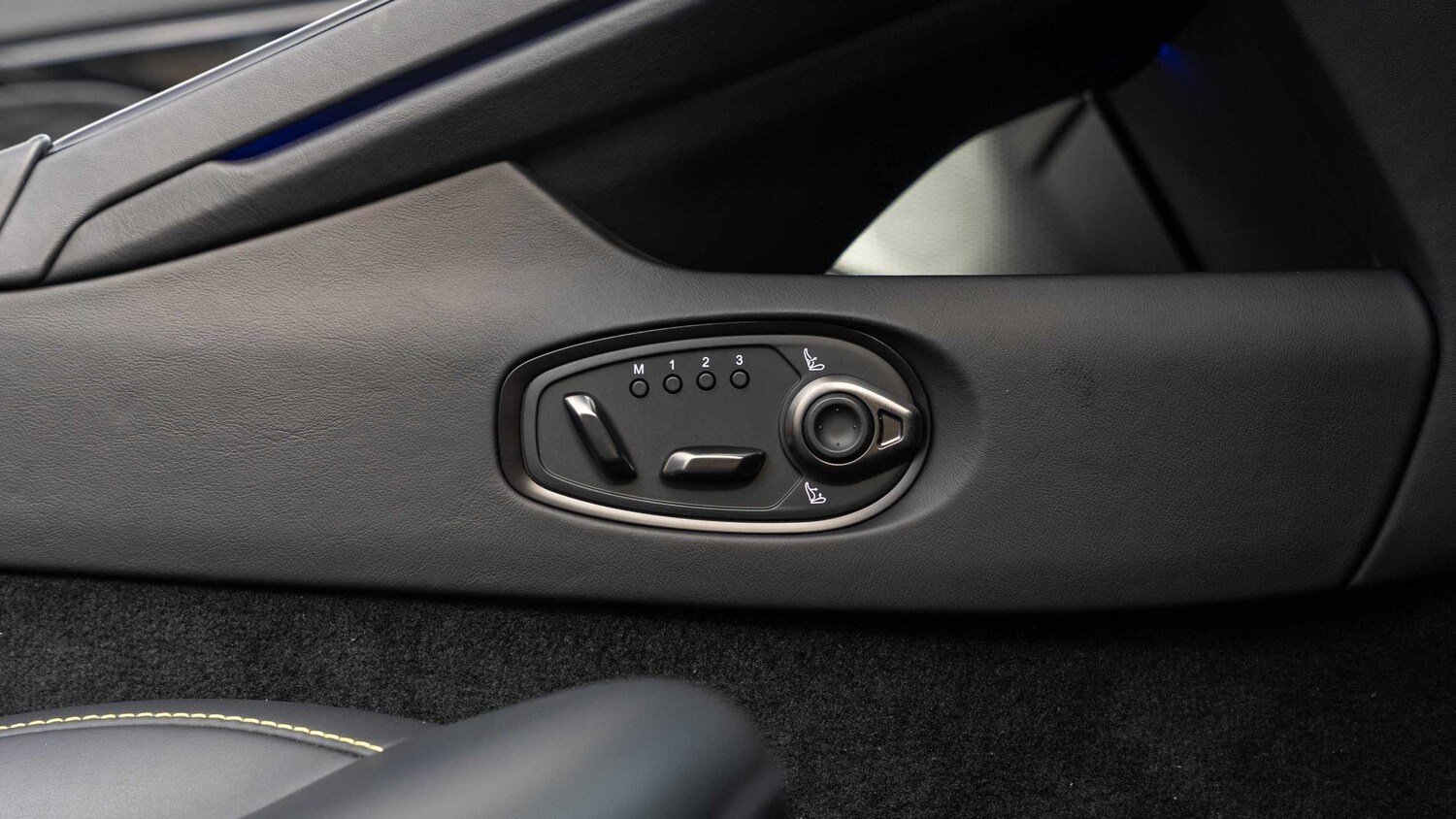 Used Aston Martin V8 2025 for sale - 78173460: Photo 25