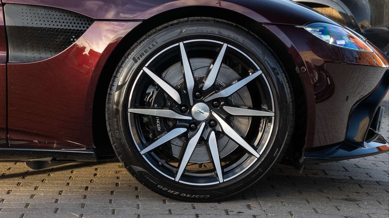 Used Aston Martin Vantage 2019 for sale - 77083144: Photo 4