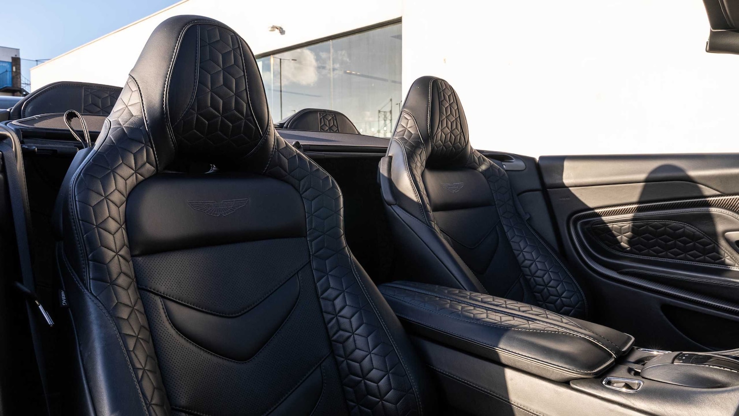 Used Aston Martin DBS 2020 for sale - 77061132: Photo 12