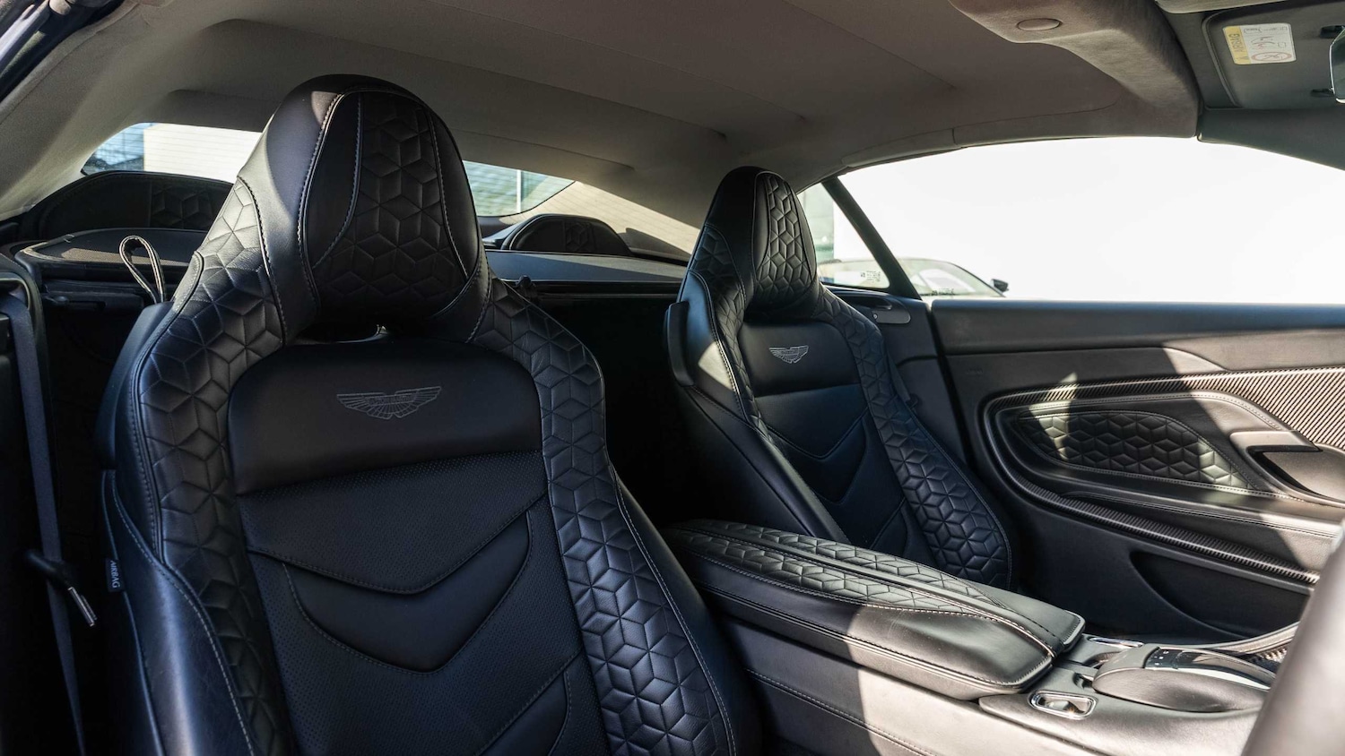 Used Aston Martin DBS 2020 for sale - 77061132: Photo 19