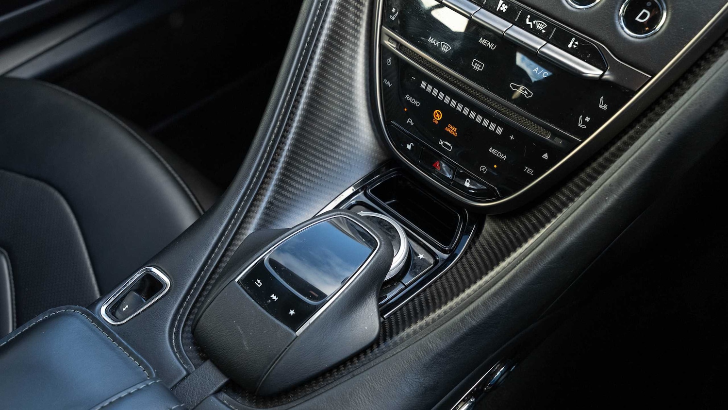 Used Aston Martin DBS 2020 for sale - 77061132: Photo 24