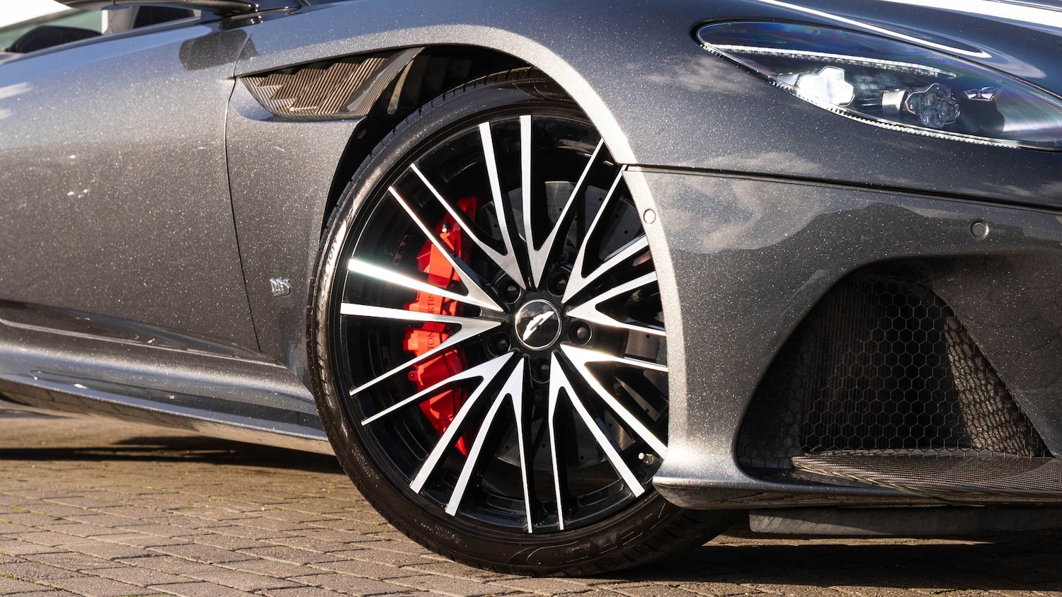 Used Aston Martin DBS 2020 for sale - 77061132: Photo 4