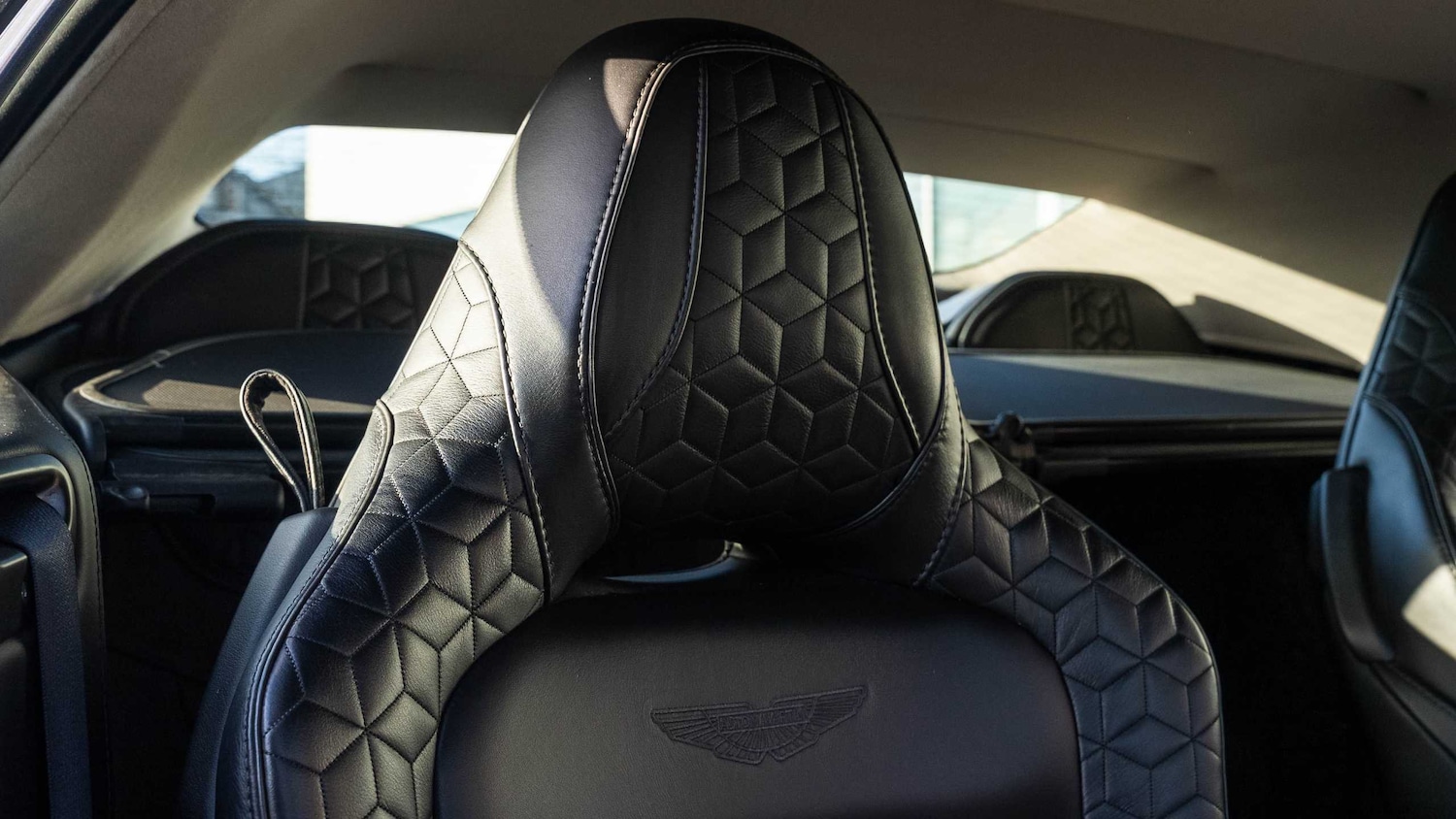 Used Aston Martin DBS 2020 for sale - 77061132: Photo 5