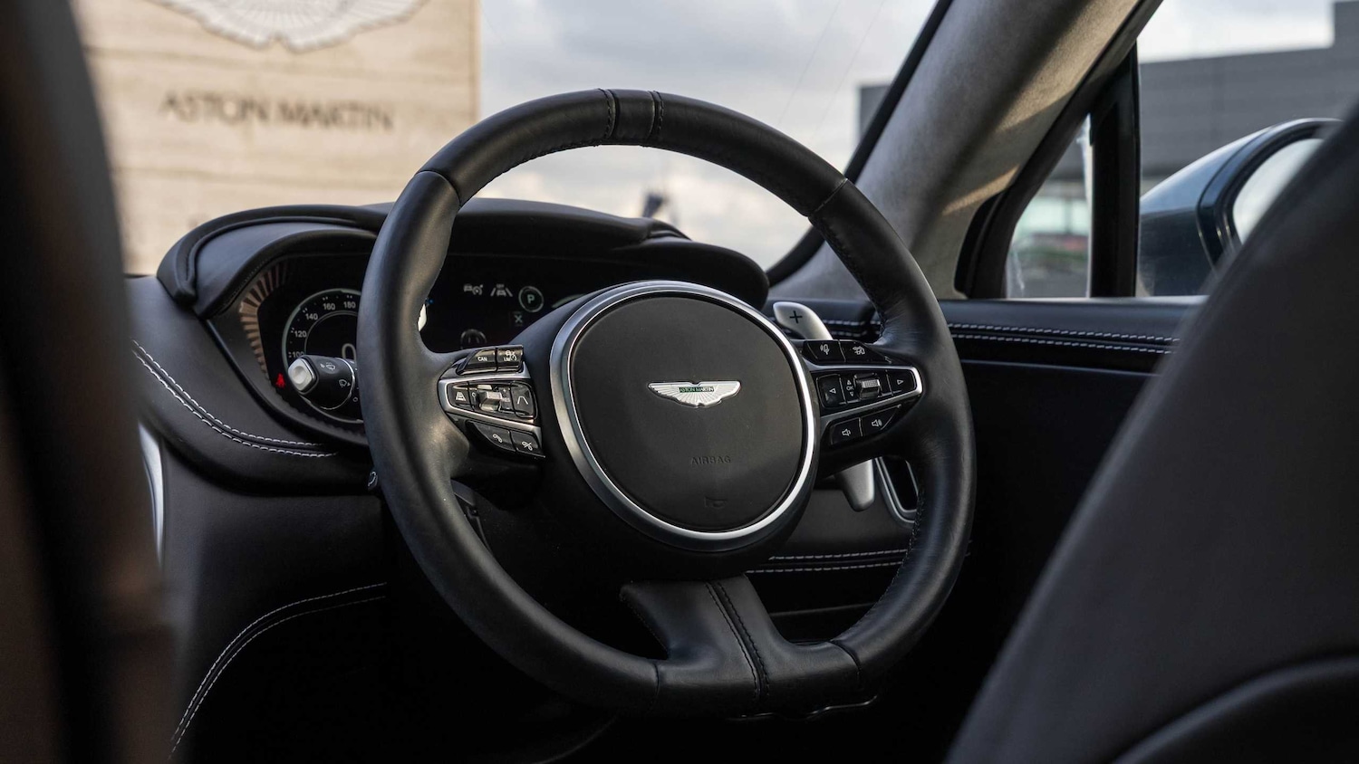 Used Aston Martin DBX 2021 for sale - 77270105: Photo 31